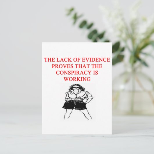 新しいおもしろいアフジョークの陰謀説 ポストカード (スタンド正面)
