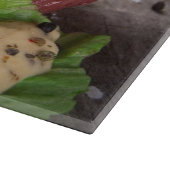 新しいハーブおよびトマトが付いている焼かれたbbqのステーキ カッティングボード (角)