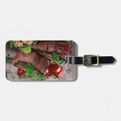 新しいハーブおよびトマトが付いている焼かれたbbqのステーキ ラゲッジタグ (正面横)