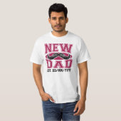 新しいパパ(米国東部標準時刻。 カスタマイズ可能な日付) Tシャツ (正面フル)