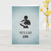 新しいパパ - 赤ちゃんに瓶で授乳するダッド カスタム カード (黄色い花)