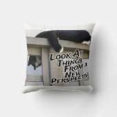 新しいパースペクティブ勇気付けられる猫フォトアート クッション (裏面)