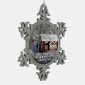 新しいホーム写真の家族の名前の初めてのクリスマス スノーフレークピューターオーナメント (左)