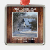 新しいホーム写真の家族の名前の初めてのクリスマス メタルオーナメント (正面)