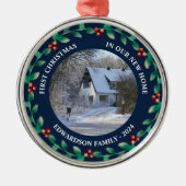 新しいホーム写真の家族の名前の初めてのクリスマス メタルオーナメント (正面)