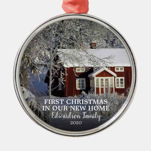 新しいホーム写真の家族の名前の初めてのクリスマス メタルオーナメント (正面)