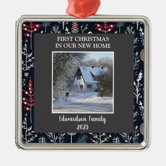 新しいホーム写真の家族の名前の初めてのクリスマス メタルオーナメント (正面)