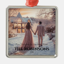 新しいホーム雪の初めてのクリスマス写真の冬 メタルオーナメント