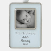 新しいママ初めてのクリスマスをママ男の赤ちゃん写真 シルバープレートフレームオーナメント (正面)