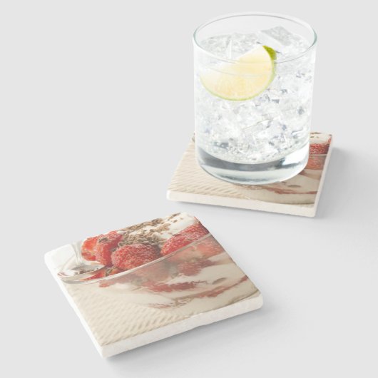 新しいヨーグルトが付いているいちごのデザート ストーンコースター (横)