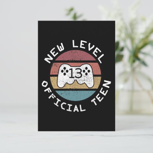 新しいレベル13公式10代の-オタク系の誕生日 招待状 (スタンド正面)