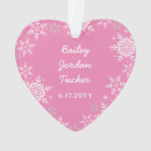 新しい両親の初めてのクリスマススノーフレークピンクの写真 オーナメント (裏面)