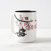 新しい中国の辰年と赤い花 ツートーンマグカップ (正面左)