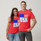 新しい人の赤いTシャツの赤く白く及び青米国の旗 Tシャツ (ユニセックス)