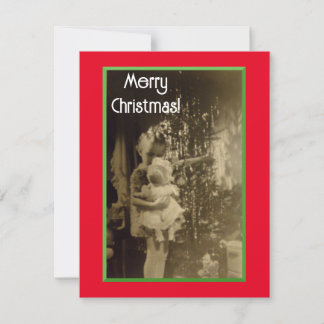 新しい人形クリスマスカードを持つ少女 シーズンカード