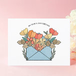 新しい住所の花図解入りの、写真付きの ポストカード<br><div class="desc">「We Have a New Address」ポストカードを使って、変更の通知や簡単な移動を全員に伝える。この魅力的はがきは、花で飾られた封筒のイラストレーションを備え鮮やか、あなたの移転のための楽しい発表として機能する。前面にはメッセージが目立つように表示され、背面にはメッセージ、新しいアドレス、および署名を追加するための便利なテンプレートが表示されまパーソナライズされたす。この実用的なポストカード連絡のデザインで更新のプロセスをスタイリッシュ簡素化する。</div>