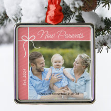 新しい保護者の家族の初めてのクリスマス写真