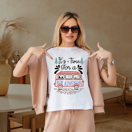 新しい冒険の時だ Tシャツ