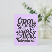 新しい冒険へのハートのオープン ポストカード (スタンド正面)