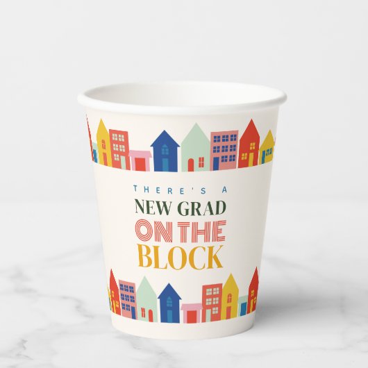 新しい卒業生がブロック卒業パーティーに参加 紙コップ (正面)
