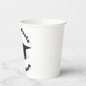 新しい卒業生が働く準備ができている 紙コップ (左)