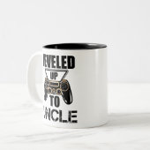 新しい叔父Tシャツの新しい叔父にレベルアップ ツートーンマグカップ (正面左)