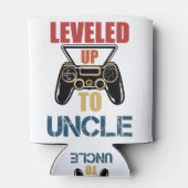 新しい叔父Tシャツの新しい叔父にレベルアップ 缶クーラー (裏面)
