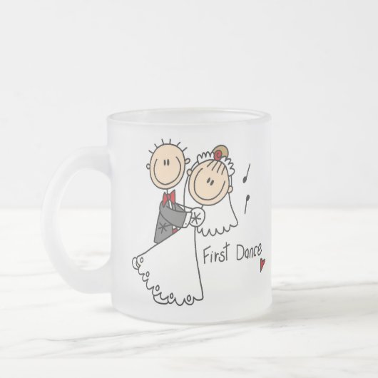 新しい夫および妻は最初にマグを踊ります フロストグラスマグカップ (左)