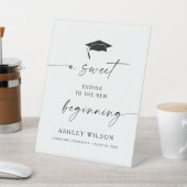 新しい始まりへの甘い結末をミニマルにする 台座サイン (インサイチュ)