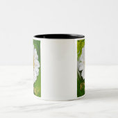 新しい始まり – デイジーフラワーパワー ツートーンマグカップ (中央)