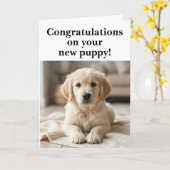 新しい子犬おめでとう面白い カード (黄色い花)