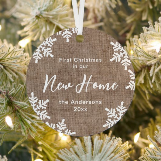 新しい家でBurlapスノーフレーク初めてのクリスマス メタルオーナメント (インサイチュ)