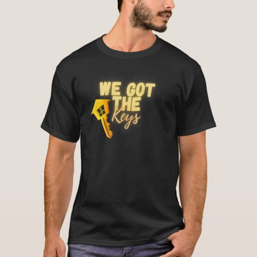 新しい家の所有者得私たち鍵ギフト実在財産男性 Tシャツ (正面)