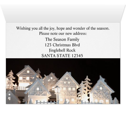 新しい家の照らされたクリスマスの家から (内部横(下))