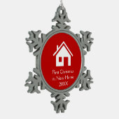 新しい家|の赤い背景の初めてのクリスマス スノーフレークピューターオーナメント (左)