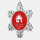 新しい家|の赤い背景の初めてのクリスマス スノーフレークピューターオーナメント (右)