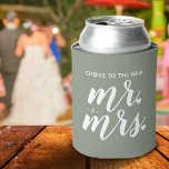 新しい応援ミセス結婚ズ 缶クーラー<br><div class="desc">新祝婚または結婚式の引き出物のための缶冷却器を使用カジュアルする。電子メール@ JMR_Designs@yahoo.comもしお客様はサポートを必要とするか、特別なリクエストを持っている。</div>