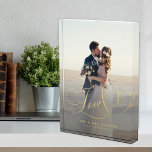 新しい愛の金ゴールドス結婚クリプトの写カスタム真 フォトブロック<br><div class="desc">この愛のハート書フェイク書のスクリプトカスタム金ゴールドフォトブロックを花嫁と花婿の名前と結婚日付と場所でパーソナライズ。新婚の人たちにとって完璧な形見の贈り物かもしれない。</div>