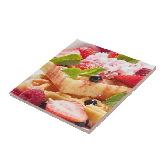 新しい果実フルーツが付いているワッフルのケーキ タイル (側面)