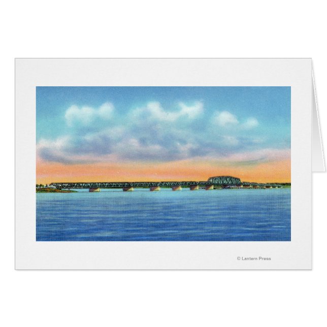 新しい橋の遠くの湖のビュー (正面横)