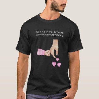 新しい父と娘がベビーの手を握って Tシャツ