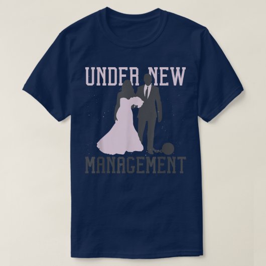 新しい管理の下での面白い独身パーティー Tシャツ (デザイン正面)