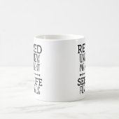 新しい管退職した理下で妻を参照詳細 コーヒーマグカップ (中央)