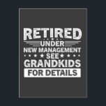 新しい管退職した理下のおもしろい諺 ポストカード<br><div class="desc">新しい管退職した理の下のおもしろい諺は祝、このおもしろい諺ティーでユーモアのあるひねりを伴う退職を参照する。新しい役退職した割を楽しむ人に最適で、このシャツは孫の管理よくはしゃぐを強調する。衣服それを誇らしく、誰もがあなたは新しい管理の下で退職した知らせなさい詳細のためのグランドキッズ</div>