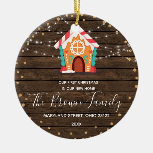 新しい素朴家で私たちの初めてのクリスマスを木材 セラミックオーナメント (正面)