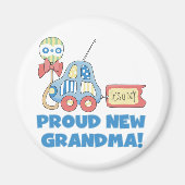 新しい誇りを持ったおばあちゃん – それは男の子のTシャツとプレゼント マグネット (正面)