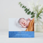 新しい赤ちゃん、男の子  かわいい青い写真 出生発表 ポストカード (スタンド正面)