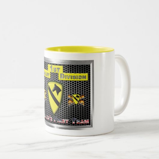 新しくカッコいい再設計された第1騎兵部門 ツートーンマグカップ (正面右)