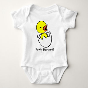 「新しく孵化した」かわいいチキン&エグル乳児シャツ ベビーボディスーツ