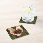 新しく、甘いクワの果実の握り スクエアペーパーコースター (インサイチュ)